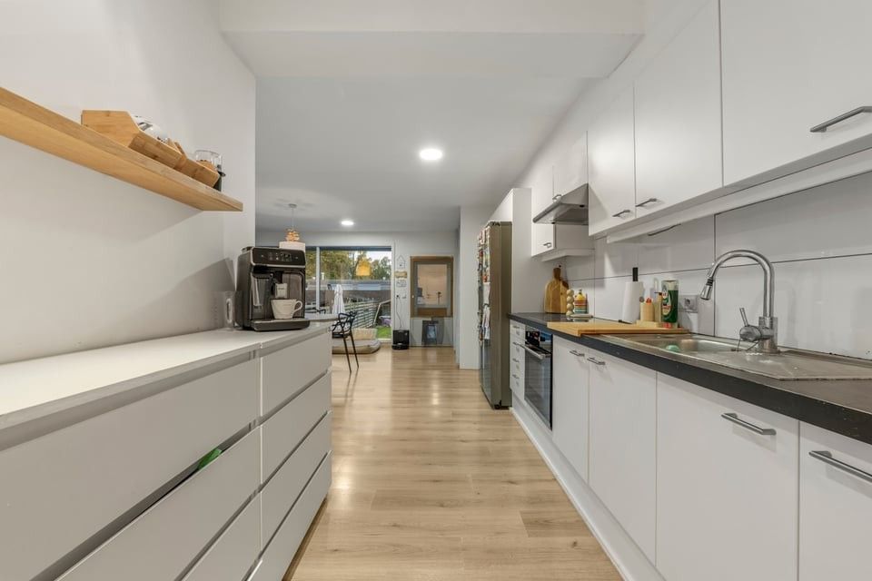 INSTAPKLARE GEZINSWONING MET 4 SLAAPKAMERS EN ZONNIGE TUIN OP TOPLOCATIE foto 13