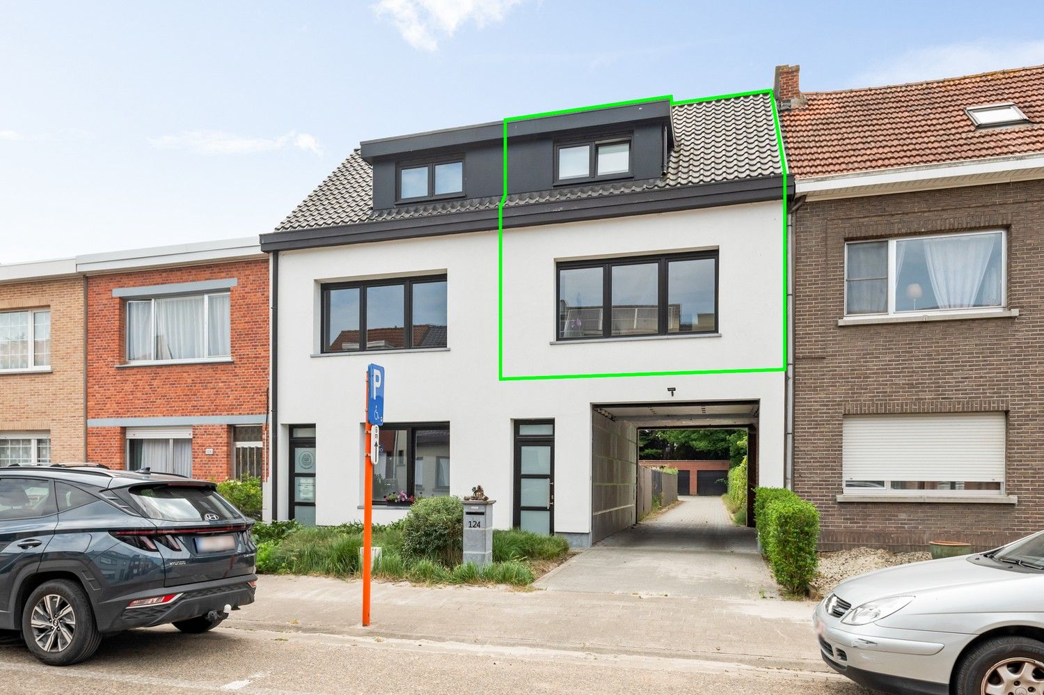 Prachtig instapklare duplex appartement met 2 slaapkamers, een garagebox en terras in Schoten! foto 2
