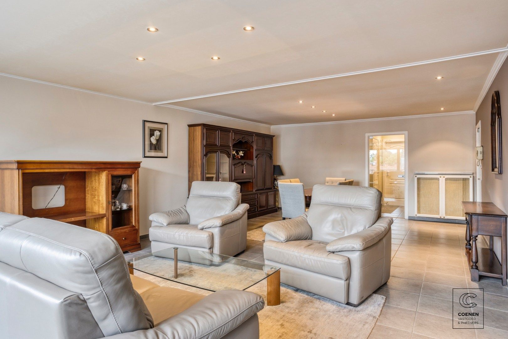 Instapklaar appartement van 124 m², 3 slpk's en terras op een toplocatie te Kontich! foto 3