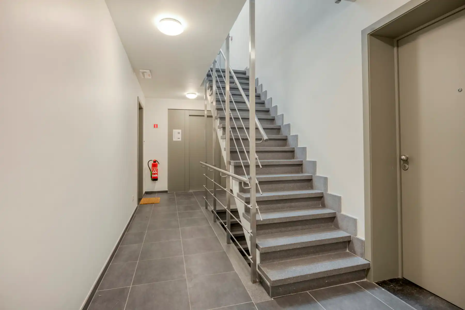 Energiezuinig appartement + autostaanplaats + kelder-berging foto 4