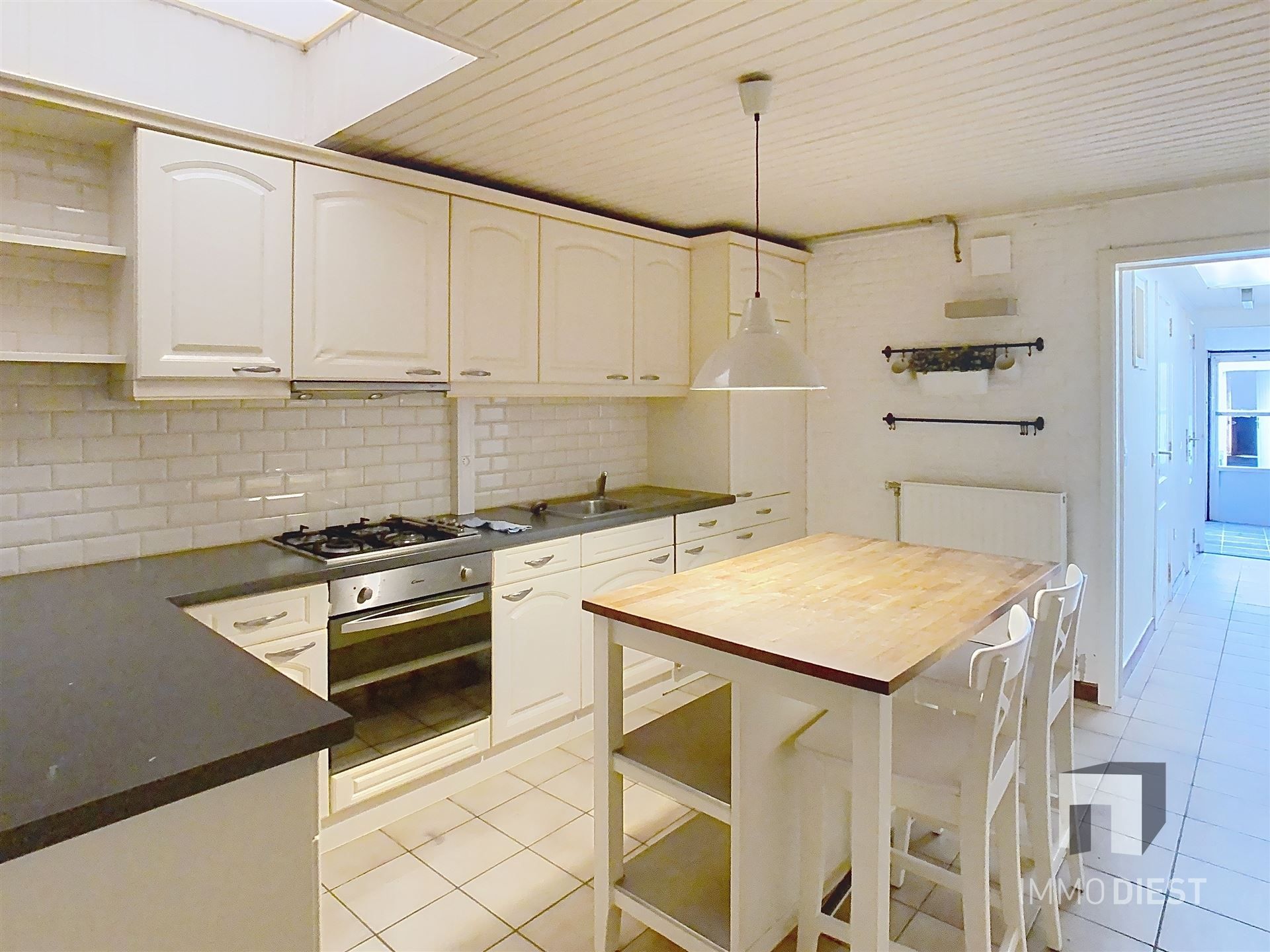 Gezellige rijwoning met terras en tuin foto 6