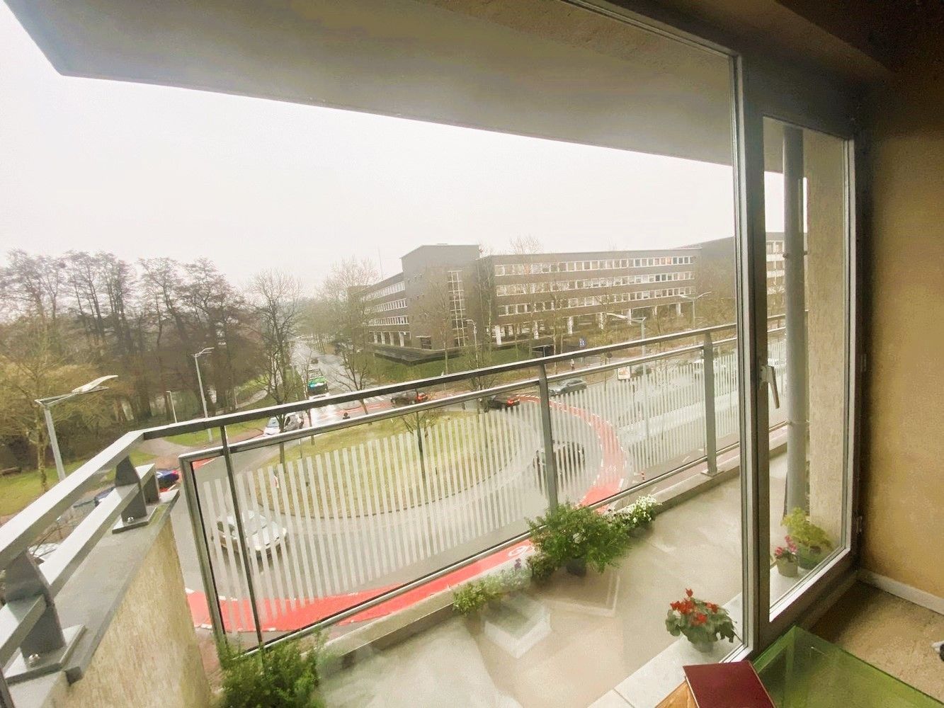 Ruim appartement (H.O.B) pal in Genk-Centrum - Investeringskans! foto 7