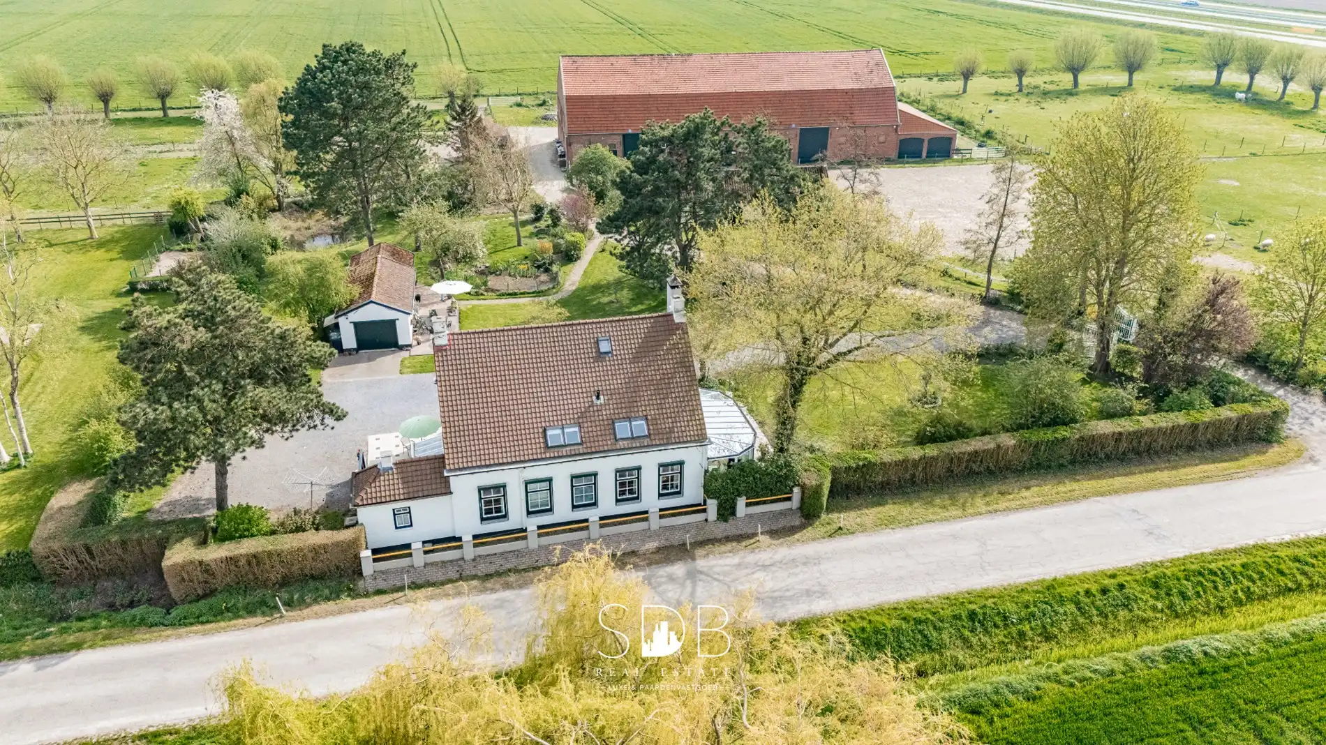 Landelijke woning met authentiek gastenhuis, stalgebouw, graslanden en buitenpiste op 20.285m² foto 44