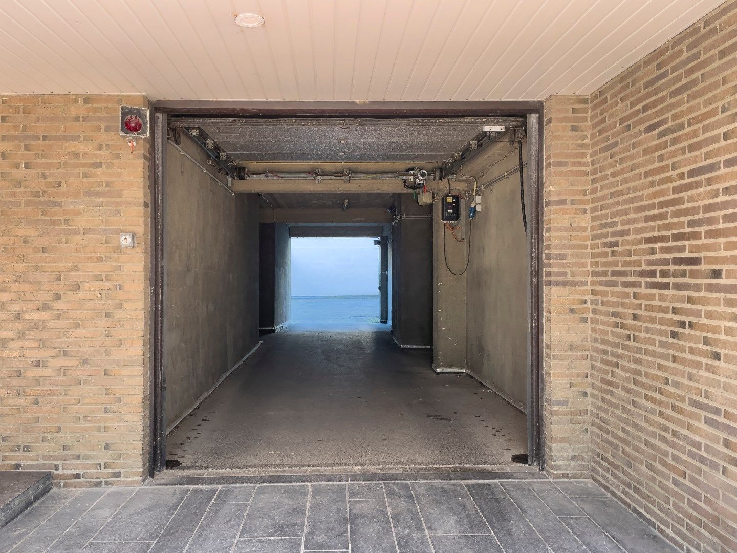 Garagebox gelegen op het gelijkvloers, vlakbij het Lichttorenplein. foto 3