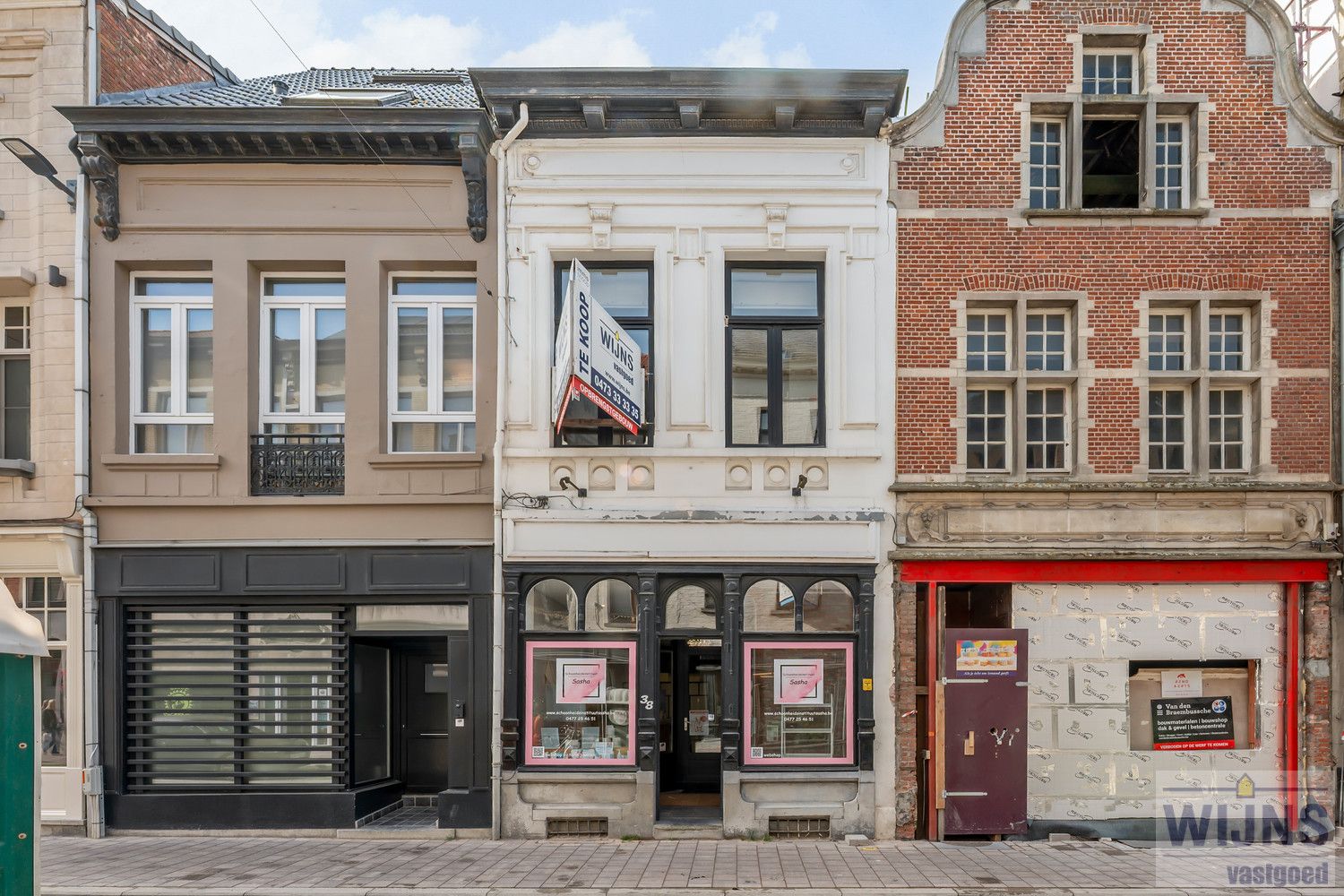 Opbrengstgebouw met 3 eenheden. foto 2