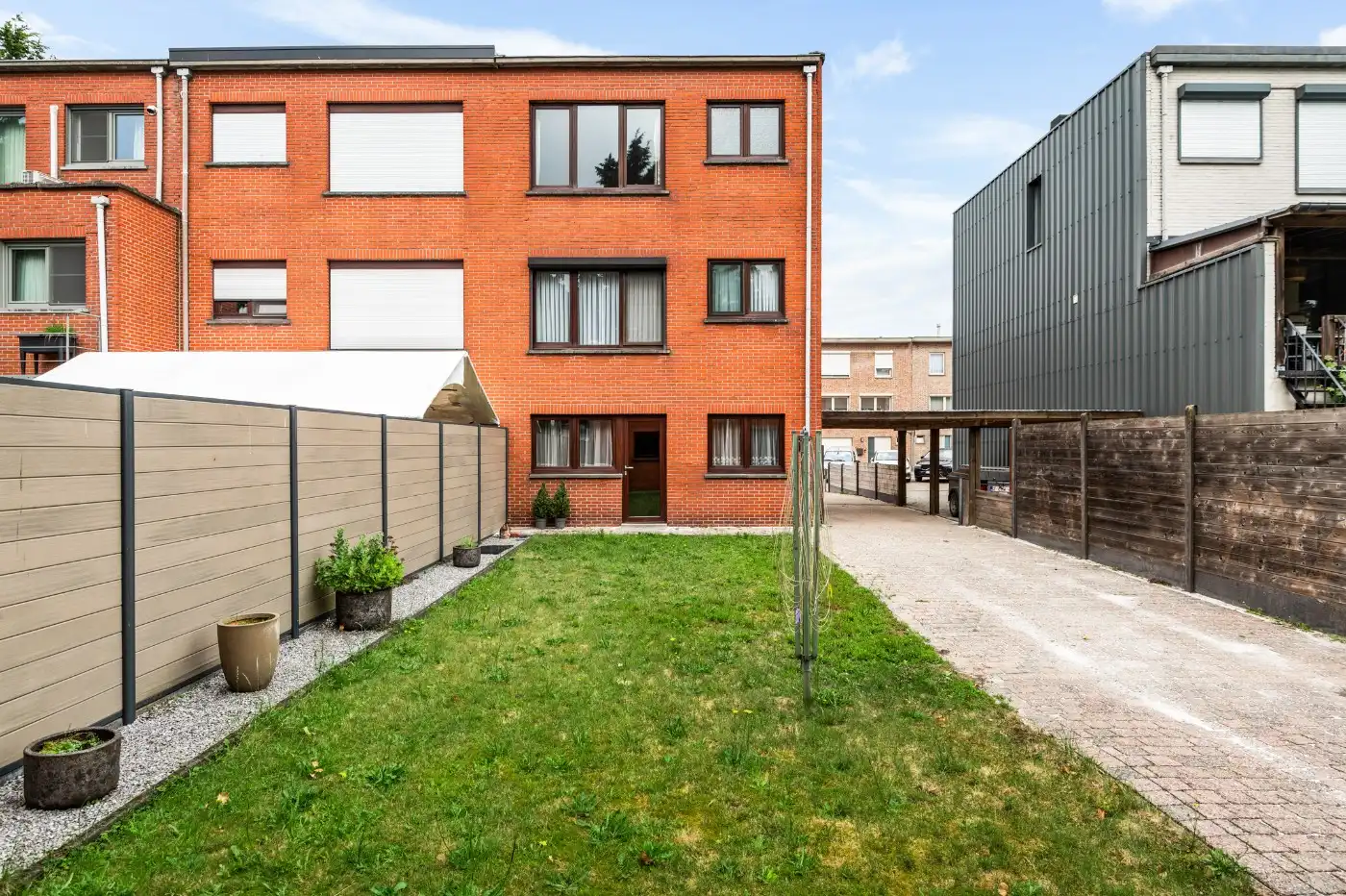 Centraal gelegen beletage-woning met 3 slpk., inpandige garage en tuin foto 17