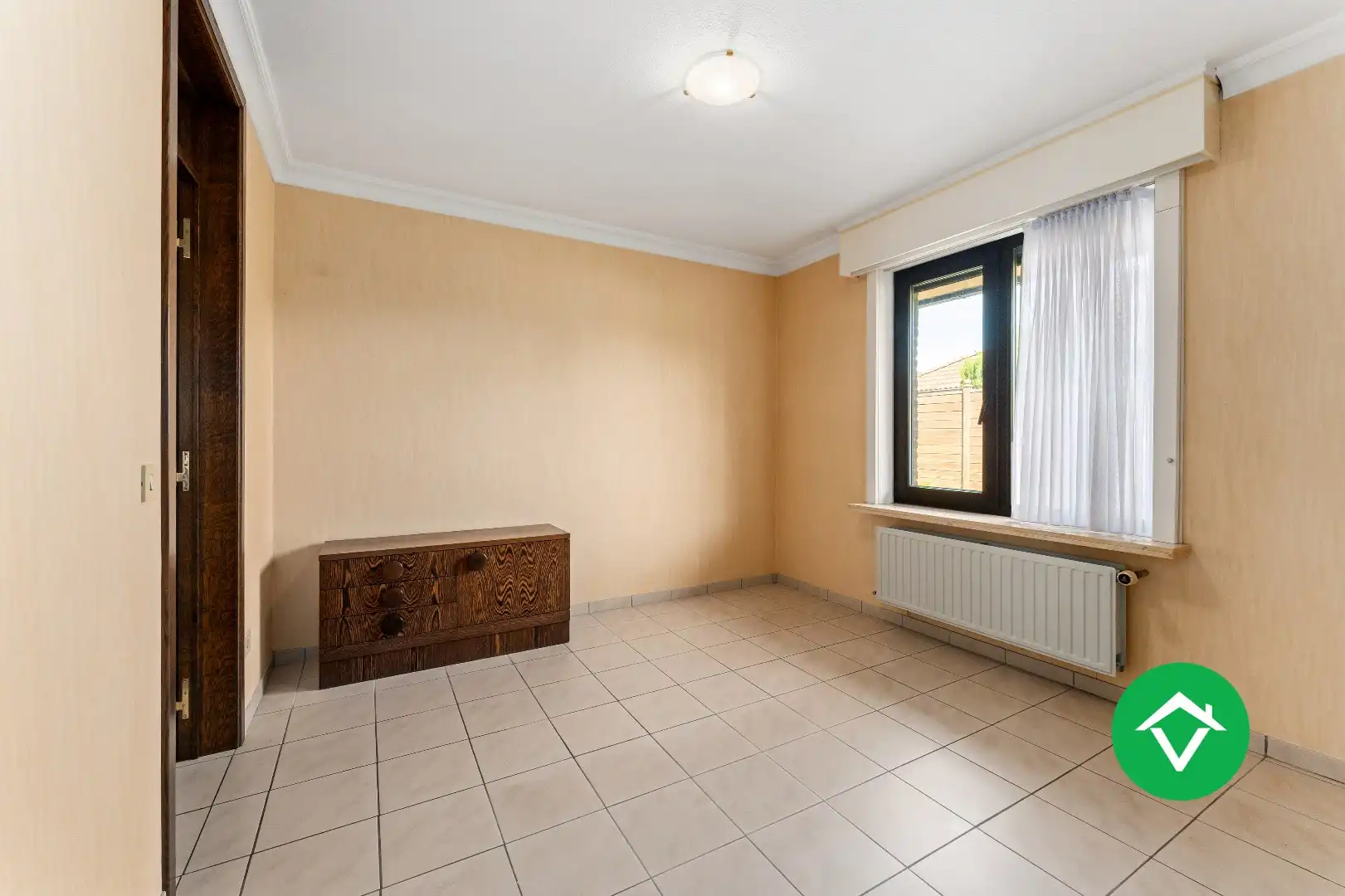 Stevige woning op gunstige ligging met 7 slaapkamers, dubbele garage en tuin te Roeselare foto 12