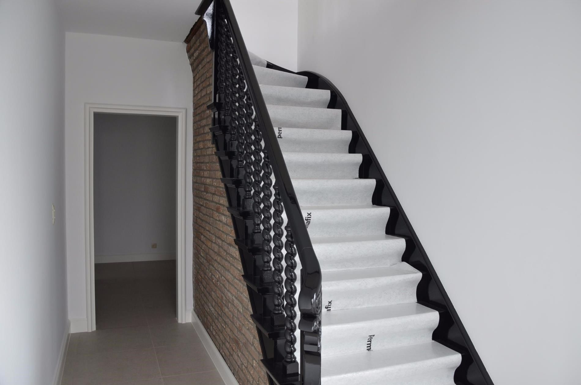 Ruime vernieuwde woning  foto 2