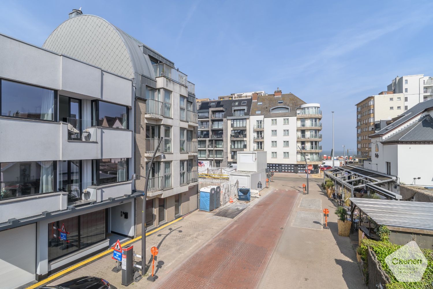 Instapklaar 1-slaapkamerappartement met terras nabij zee en centrum foto 14