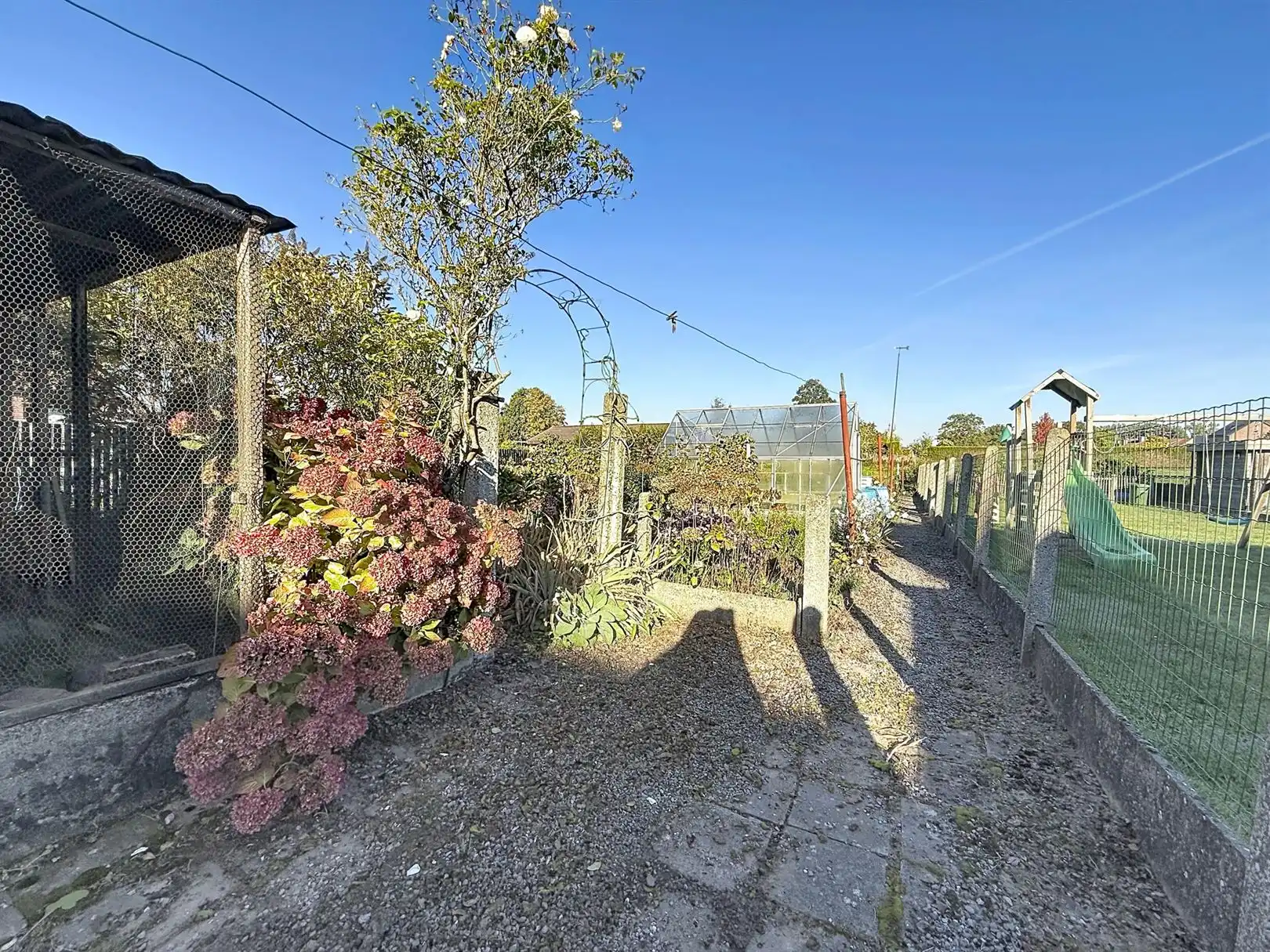 Op te frissen woning met binnenkoer, tuin, 3 slpks foto 33