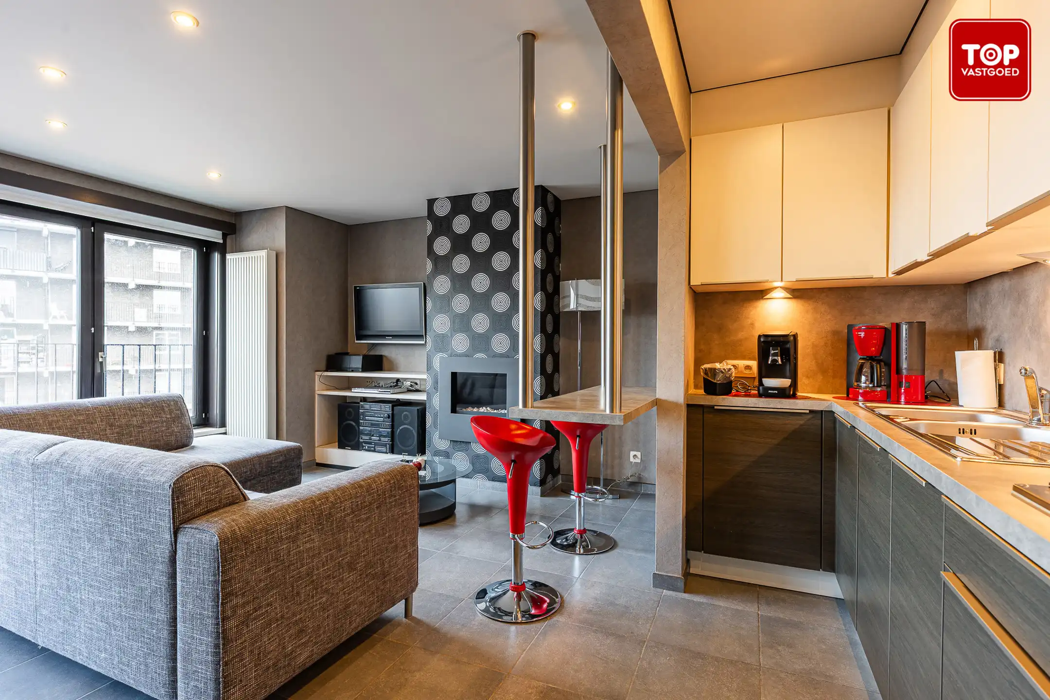 Lichtrijk 2-slaapkamer appartement met garage in centrum Deinze foto 2