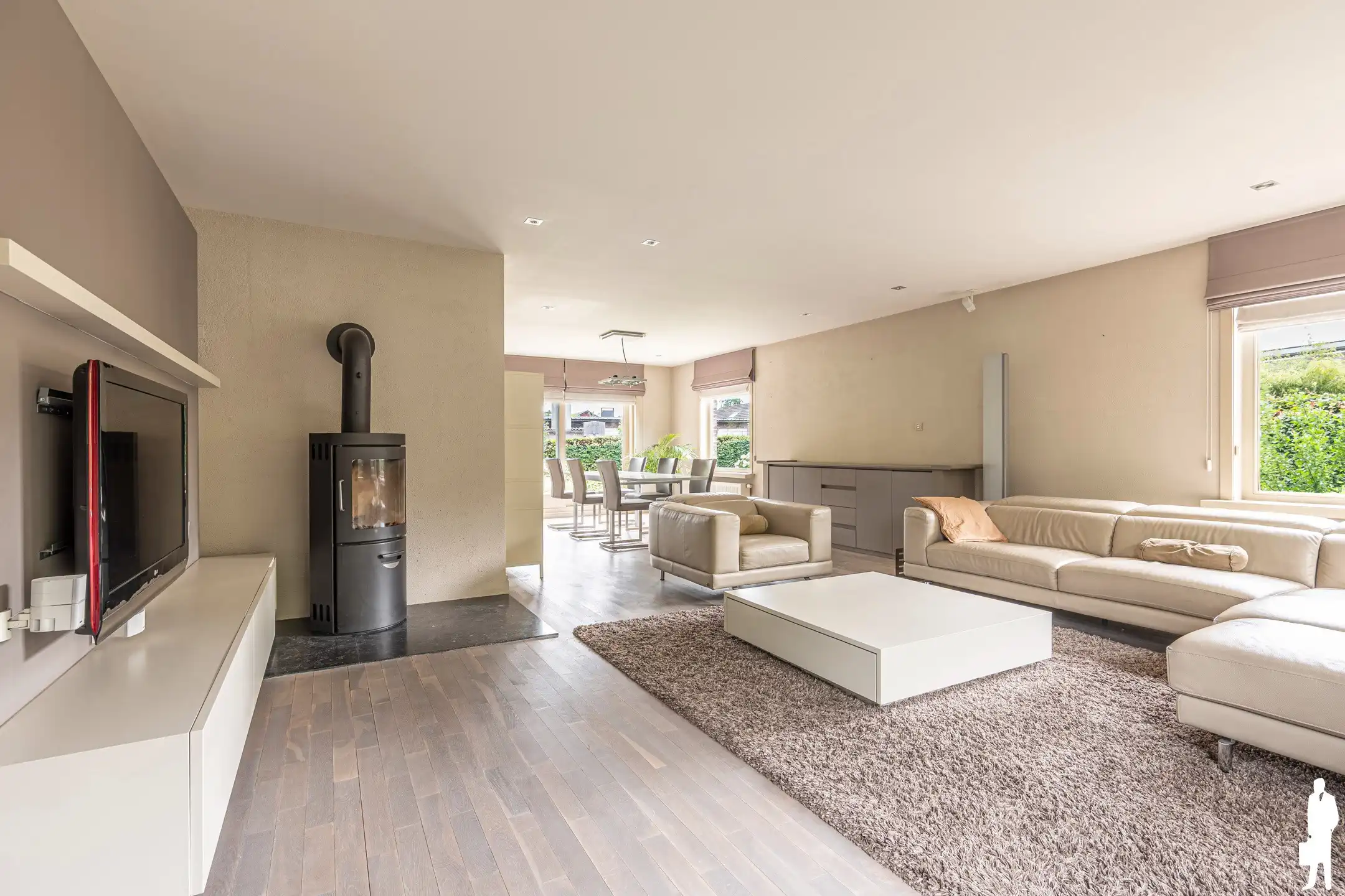 Ruime woning met 5 slpk. op ca. 16 are; uniek, groen gelegen foto 3