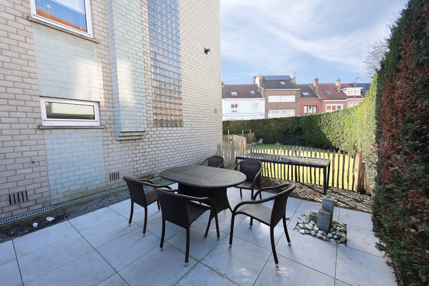 Woning op uitstekende locatie! foto 3