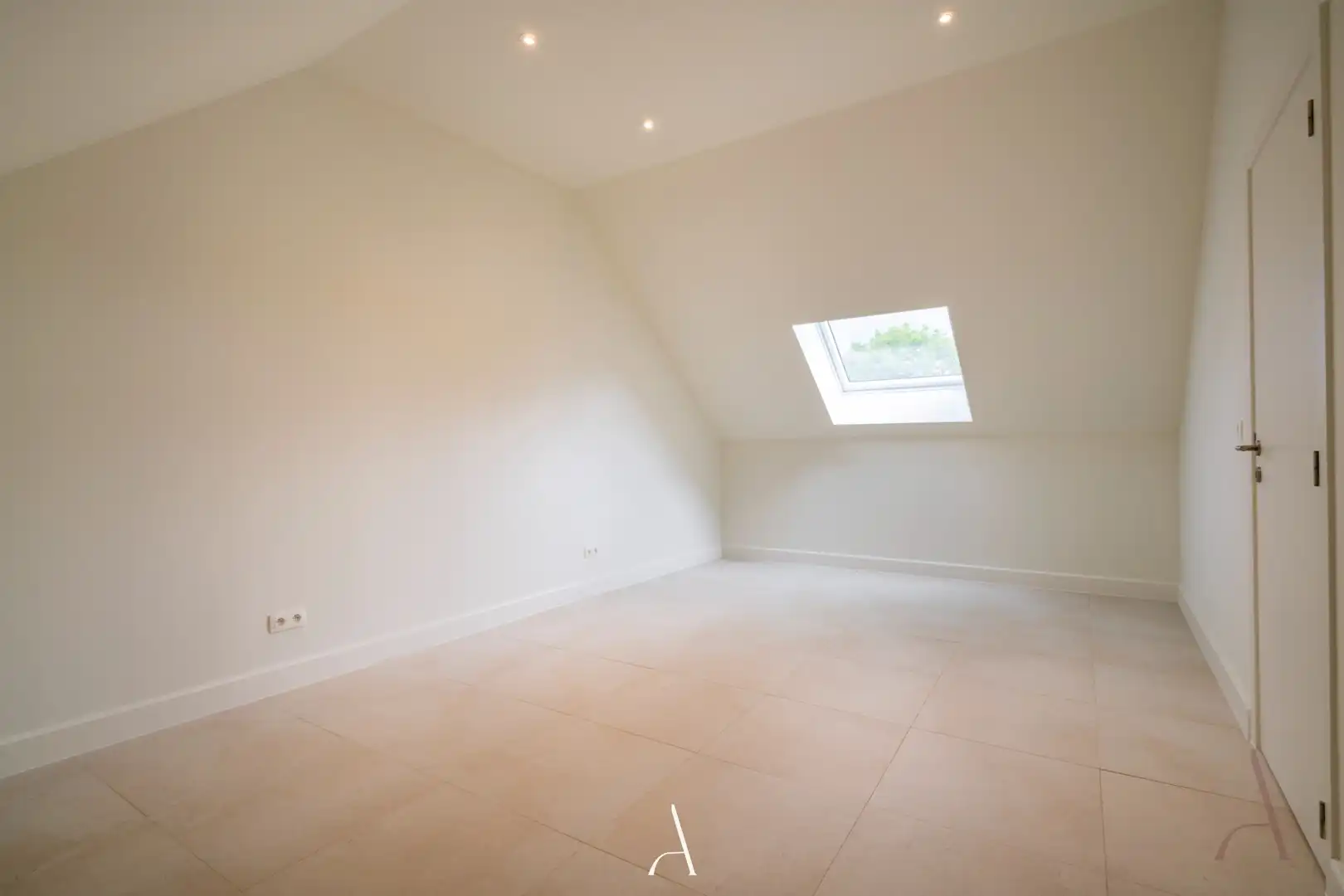 Volledig gerenoveerde stadswoning van 269 m² met 6 slaapkamers en carport in het centrum van Maaseik foto 20