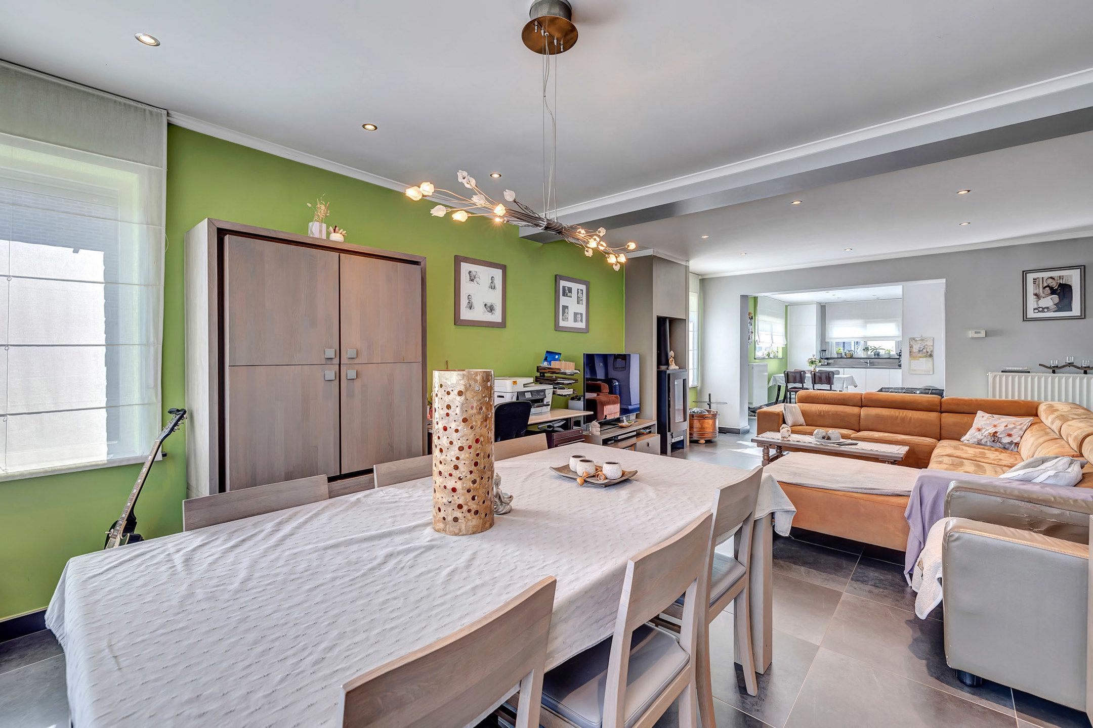 Instapklare woning met ruime garage en tuin foto 4