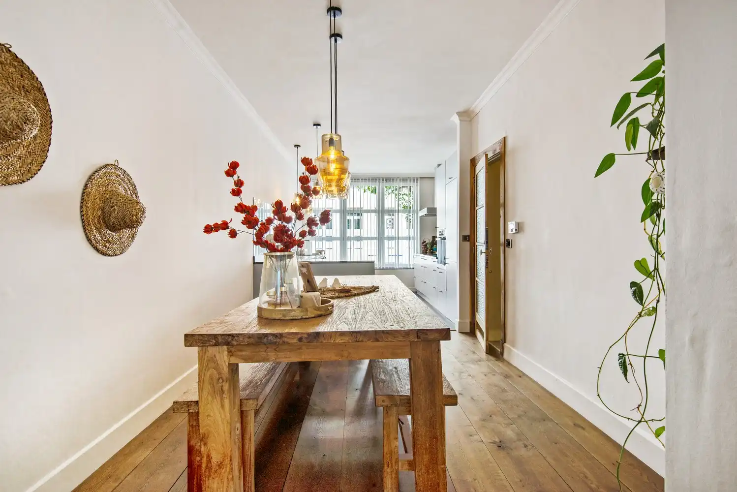 Instapklare woning met gezellige stadstuin foto 9