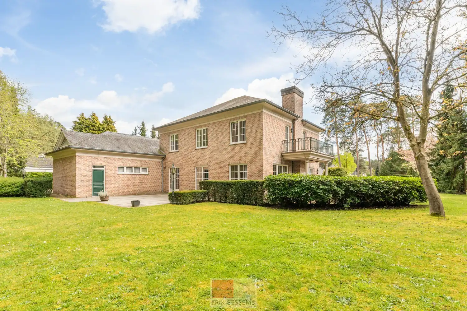 Exclusieve villa met natuurleien dak, gelegen op een unieke toplocatie in het prachtige Maasmechelen, gelegen op een perceel van 3295m². foto 26