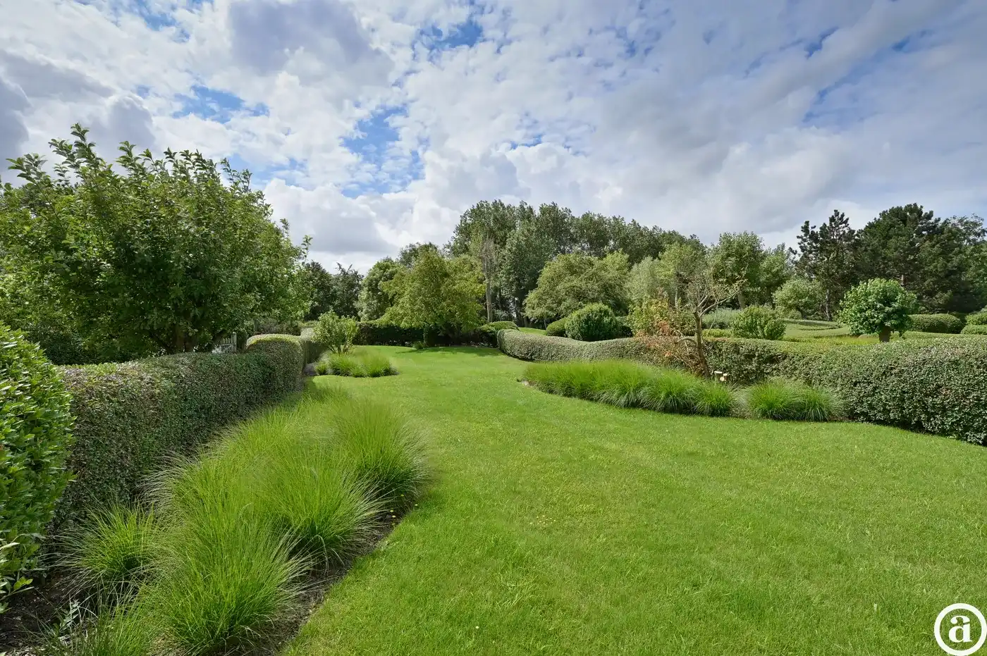 Zonovergoten tuin appartement met groot terras en prachtige tuin gelegen in het exclusieve domein Tennis Gardens. foto 3