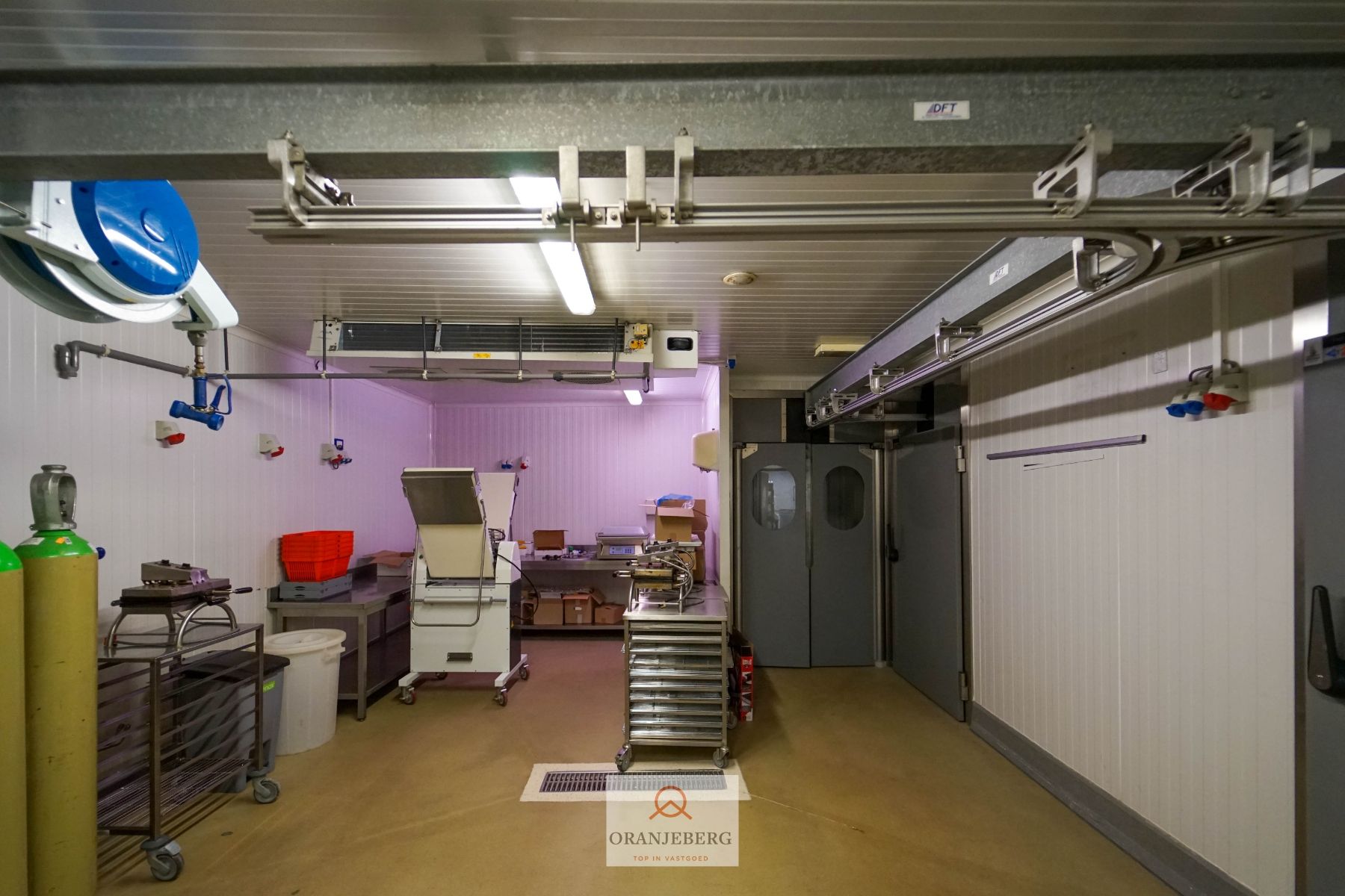 Volledig gerenoveerde winkelruimte + atelier met garage te huur in Gentbrugge foto 13