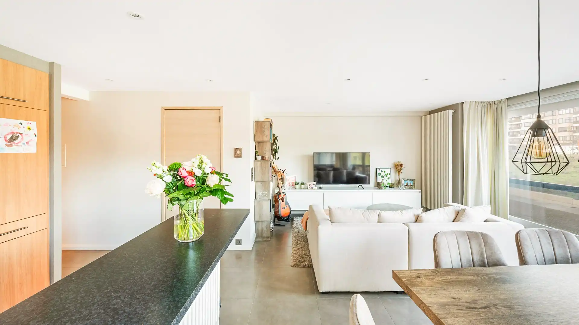 Lichrtijk hoekappartement met mooie open zichten foto 3