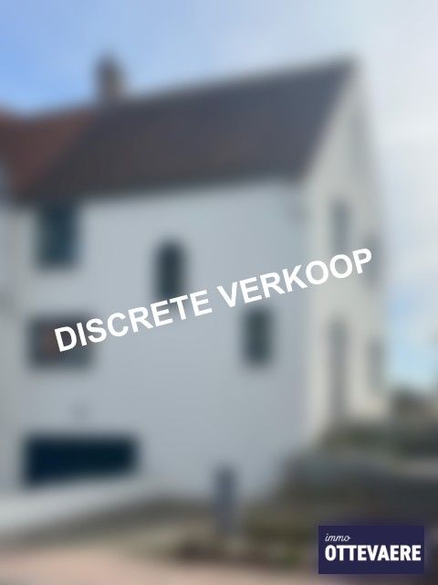 Volledig gerenoveerde bel-etagewoning op toplocatie in Knokke-Heist/Duinbergen (adres en prijs enkel op aanvraag via e-mail) foto {{pictureIndex}}