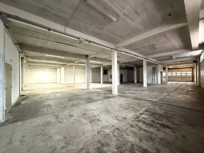 Ruime loods met tal van mogelijkheden foto 6