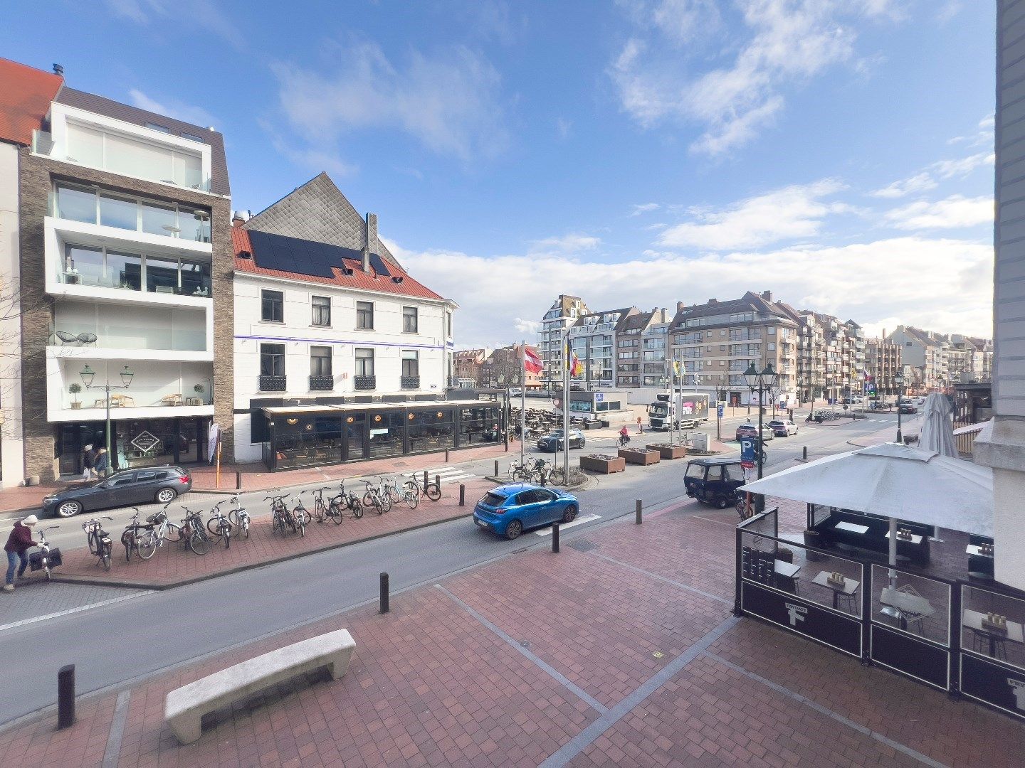 Ruim hoekappartement met 3 slpk. en een open zicht gelegen op de Lippenslaan ter hoogte v.h. Verweeplein.  foto 6
