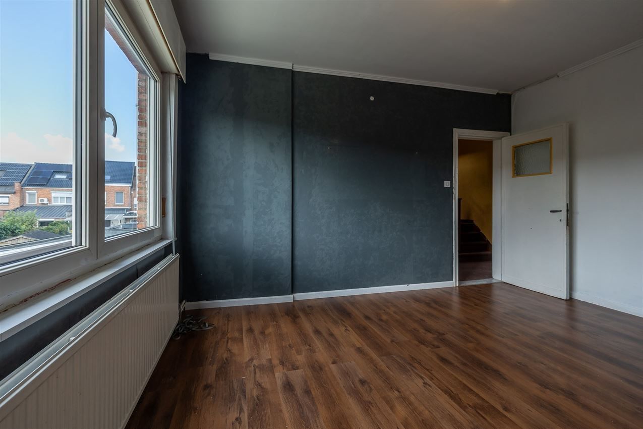 Ruime woning met zuidgerichte tuin en garage in rustige straat nabij centrum. EPC C en 5+ slaapkamers. foto 22
