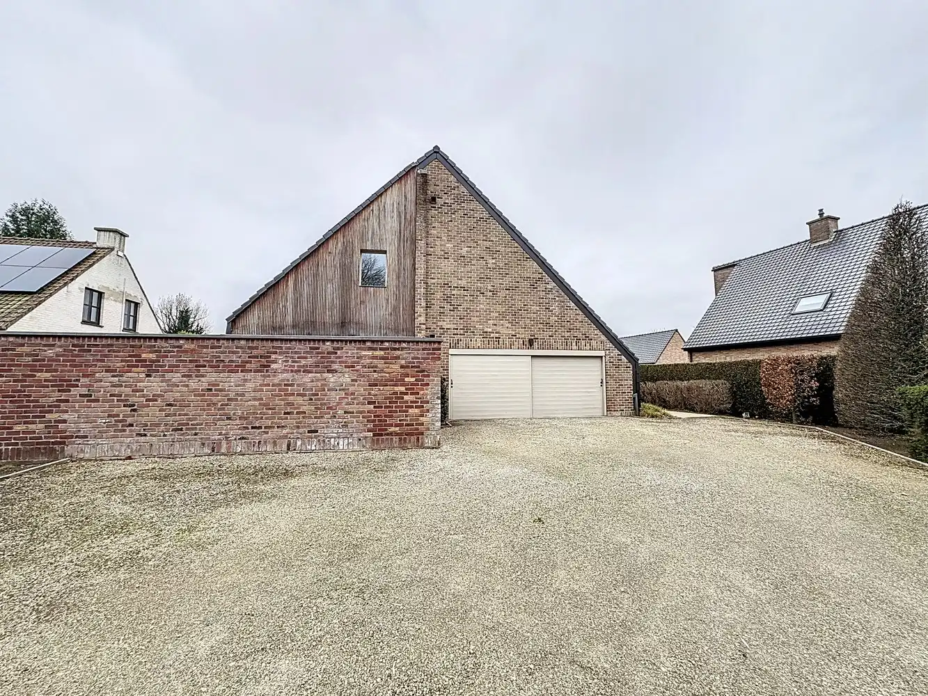 Ruime villa met zwembad op een rustige locatie foto {{pictureIndex}}