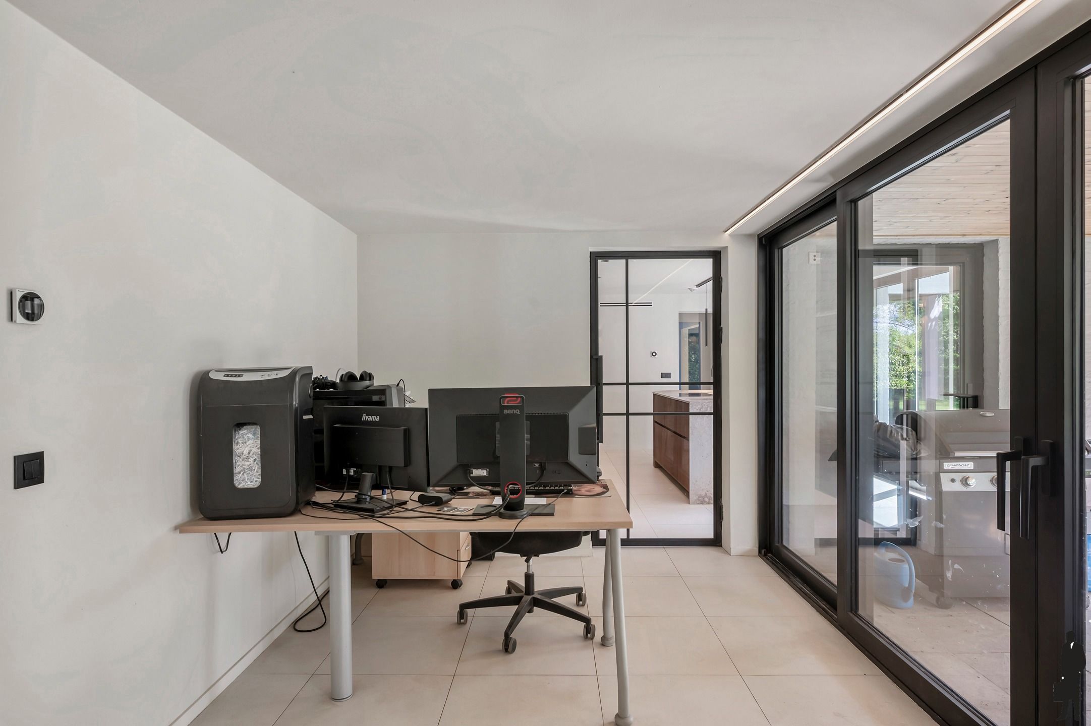 Gerenoveerde villa op 1.900 m² nabij de Nederlandse grens foto 14