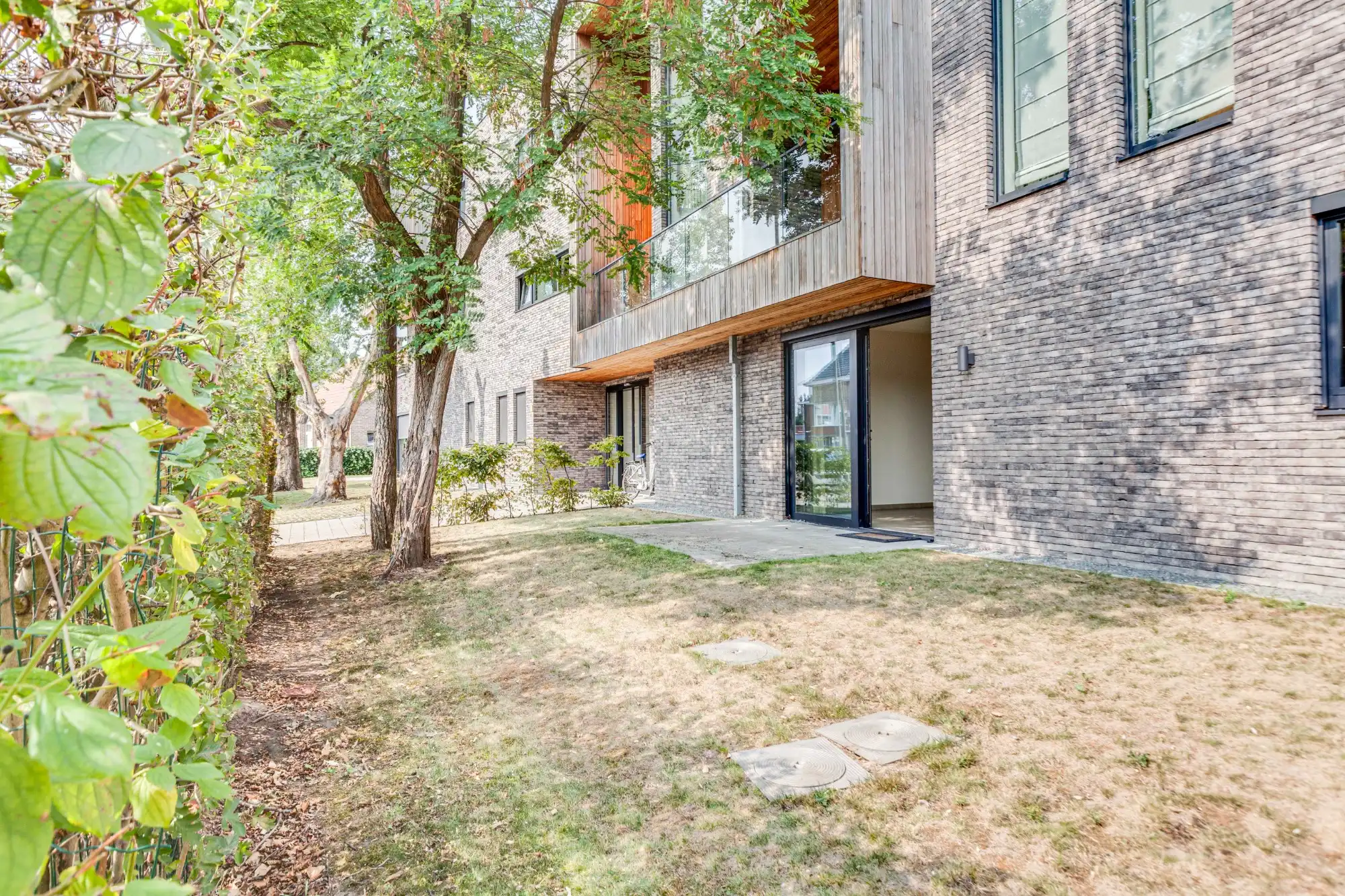 Geniet van zorgeloos comfort in deze gelijkvloerse assistentiewoning met autostaanplaats foto 6