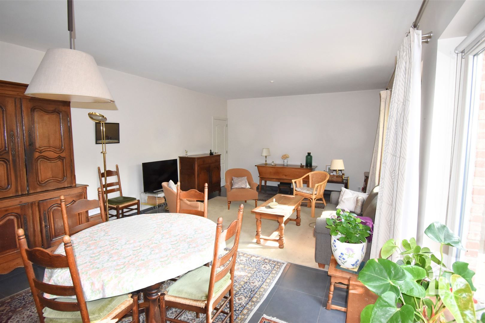 Ruim, recent gelijkvloers appartement in centrum Sint-Denijs-Westerm foto 2