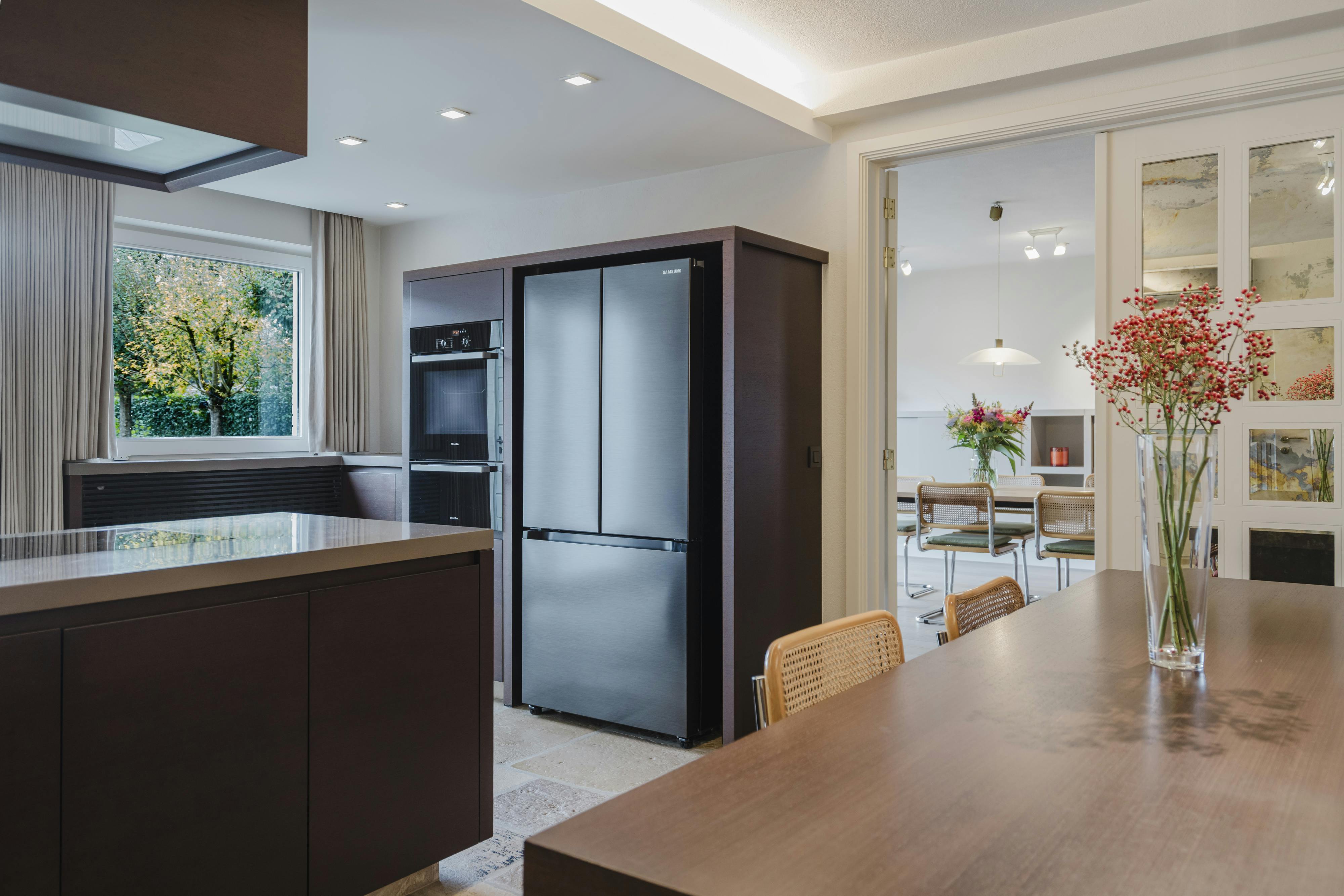 Ruime, gerenoveerde villa op 1327 m² met zuidgerichte tuin in rustige villawijk foto 12