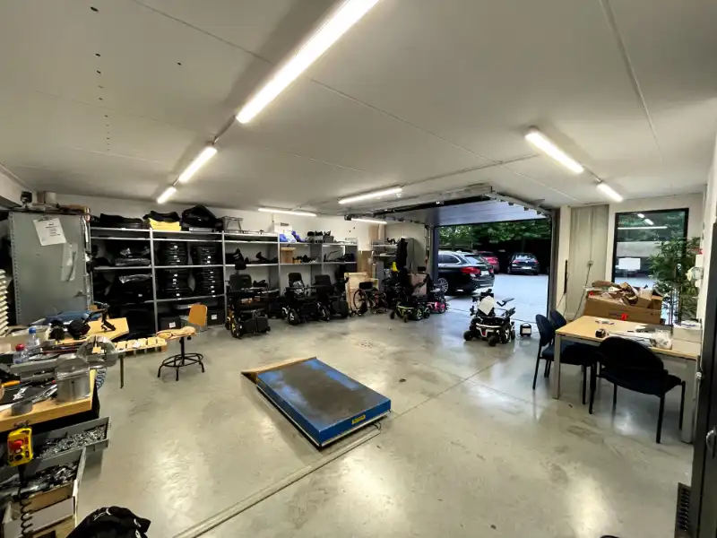 Recent gerenoveerd kantoor met magazijn en 2 privatieve parkeerplaatsen op toplocatie in Melle foto 13