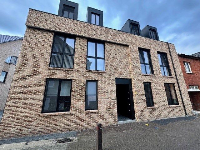 Hoogwaardig afgewerkt nieuwbouw gelijkvloers BEN-appartement met 2 slaapkamers, gelegen op het dorpsplein van Tongerlo. foto 1