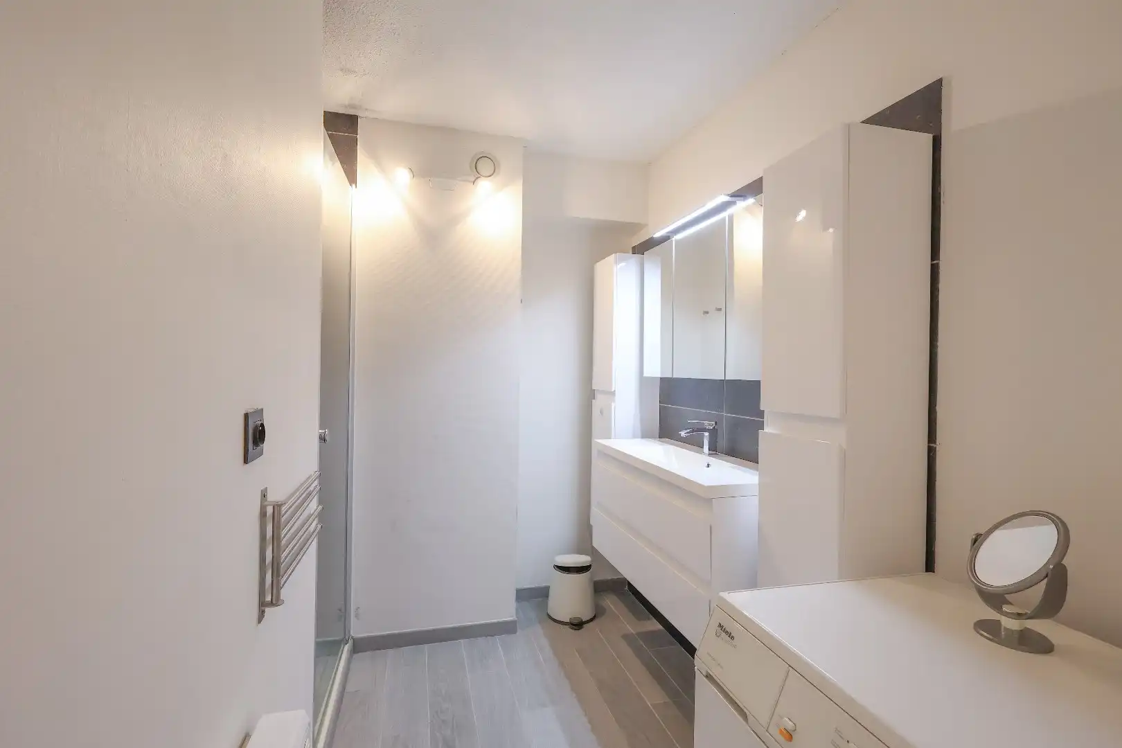 Appartement met 2 slaapkamers & frontaal zeezicht te huur op jaarbasis! foto 9