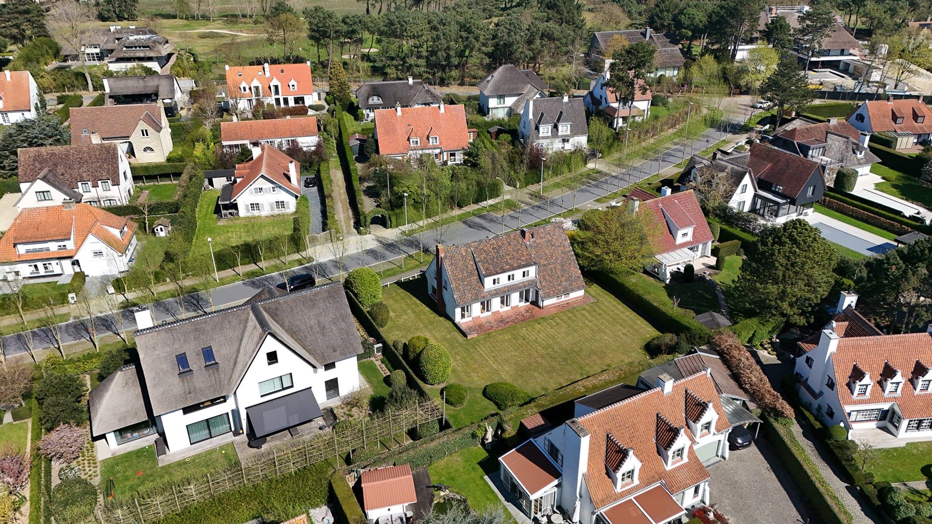 Villa gelegen vlakbij de banen van de "Royal Zoute Golf Club" & op korte afstand van de Magere Schorre foto 6