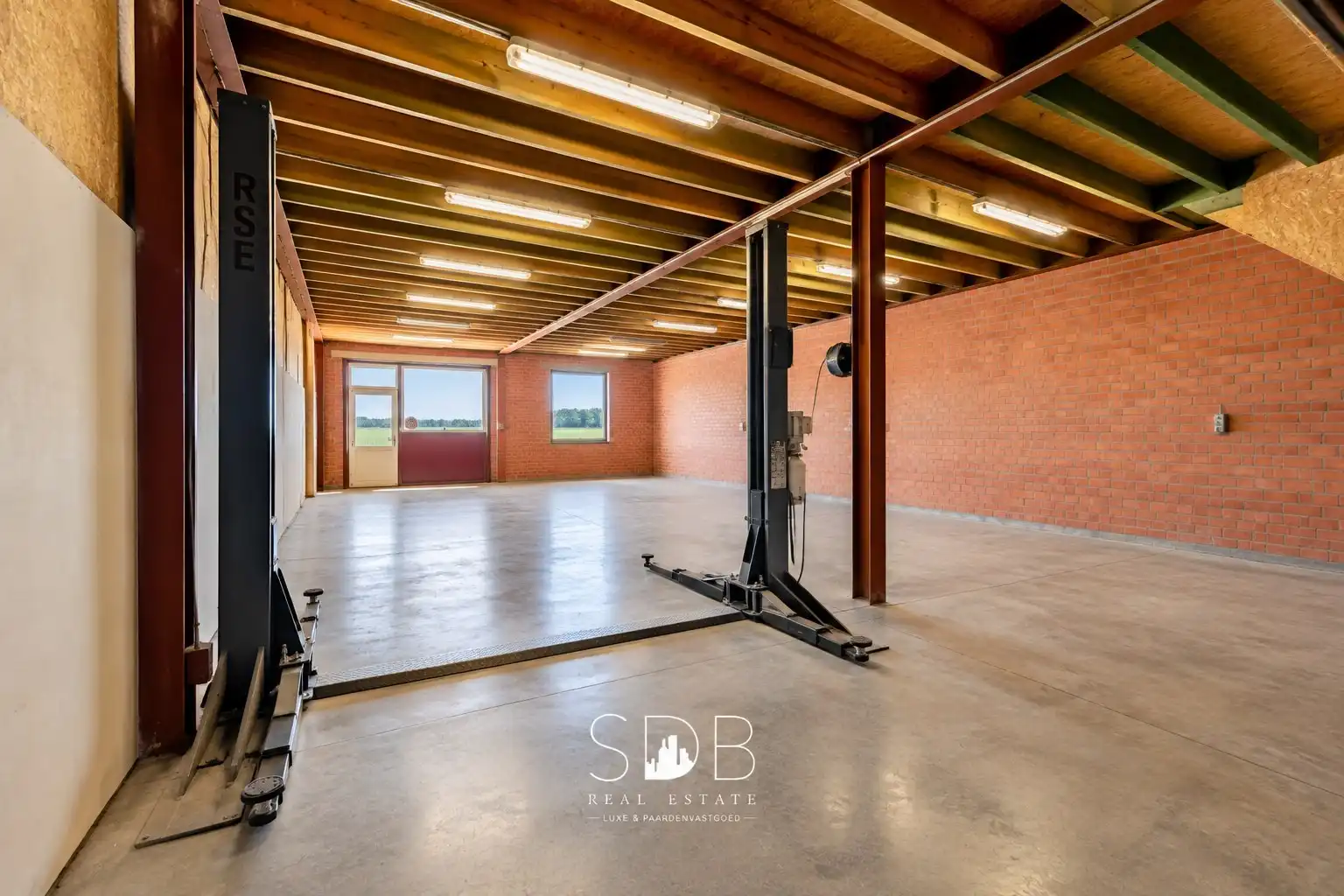 Hedendaagse woning met hippische accommodatie op 17.782m² foto 31