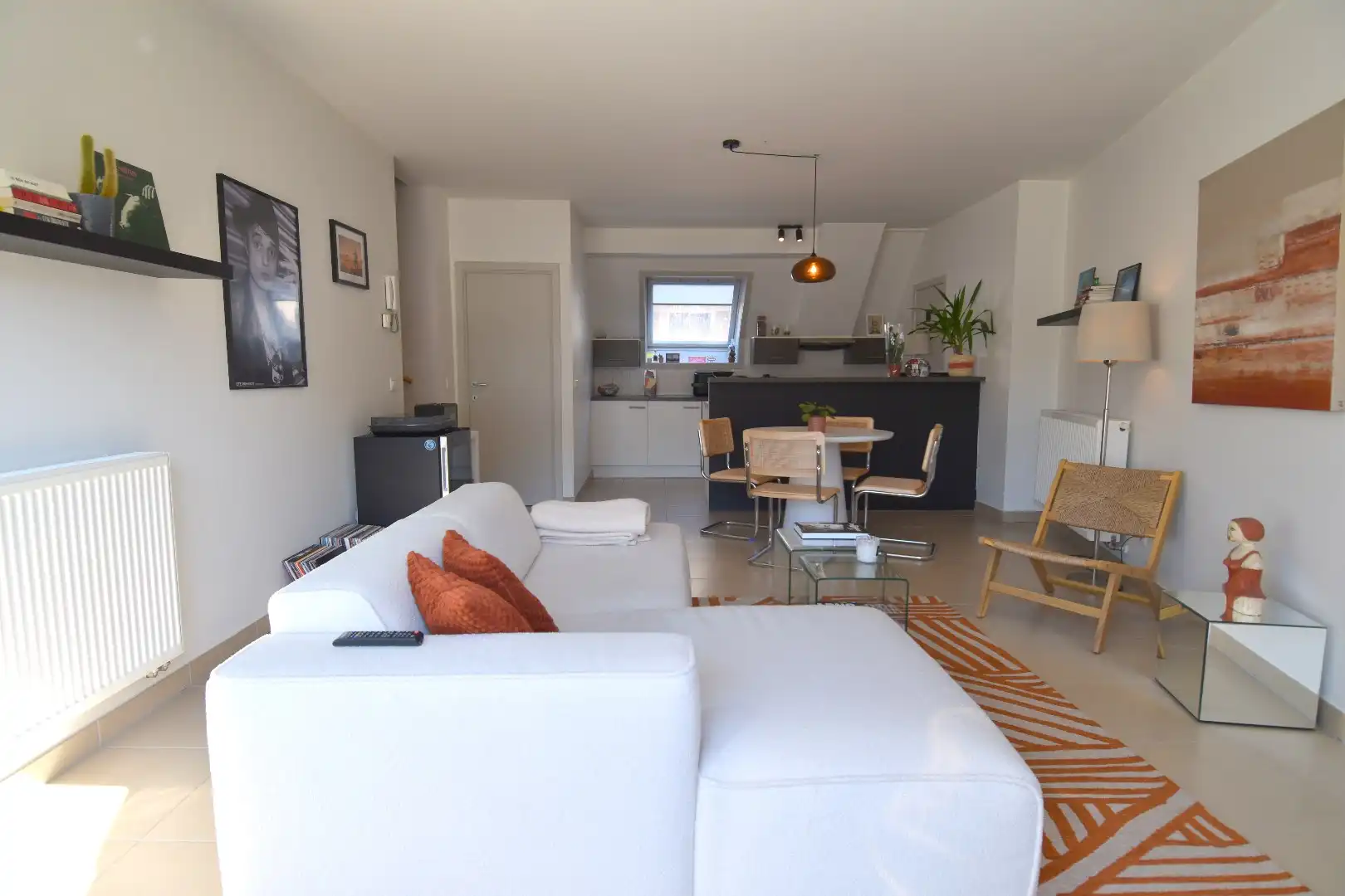 Lichtrijk duplex appartement met 2 slaapkamers en zonnig terras in hartje Kortrijk foto 4