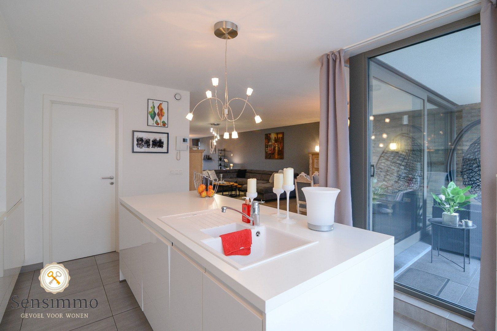 Modern en ruim appartement met 1 slaapkamer, dubbel terras en privé parking foto 9