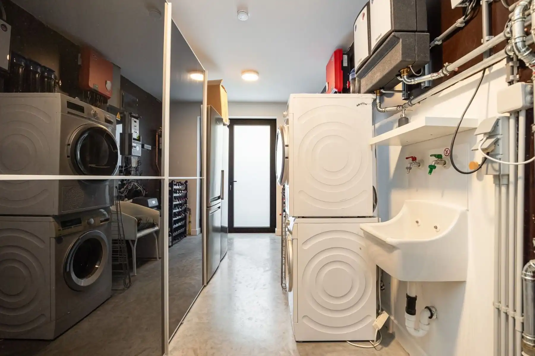 Recente halfopen BEN-woning met zwembad foto 18