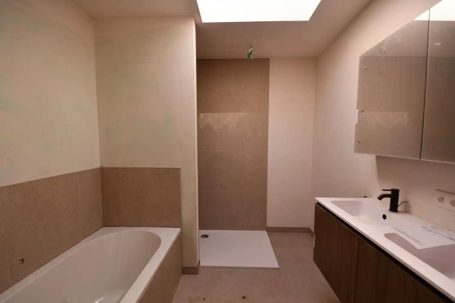 Prachtige halfopen bebouwing met mooie architectuur foto 6