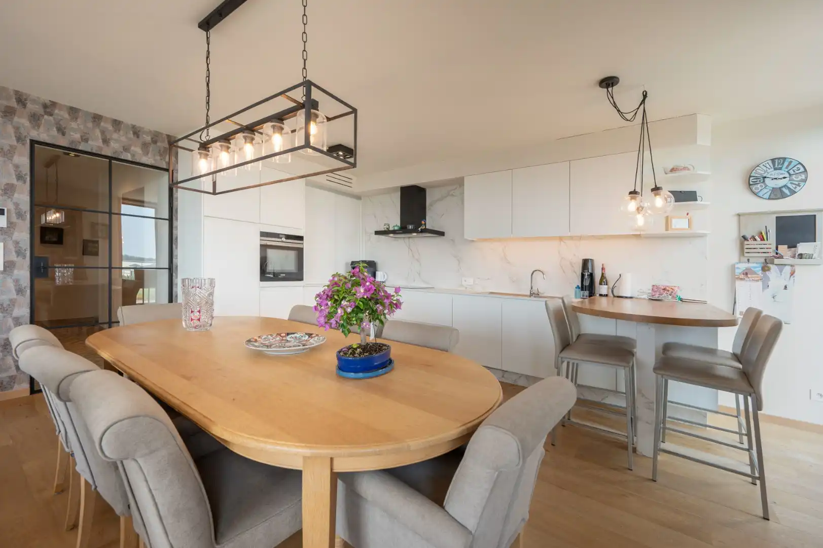 Recent appartement met autostaanplaats op een centrale locatie in Brugge! foto 4