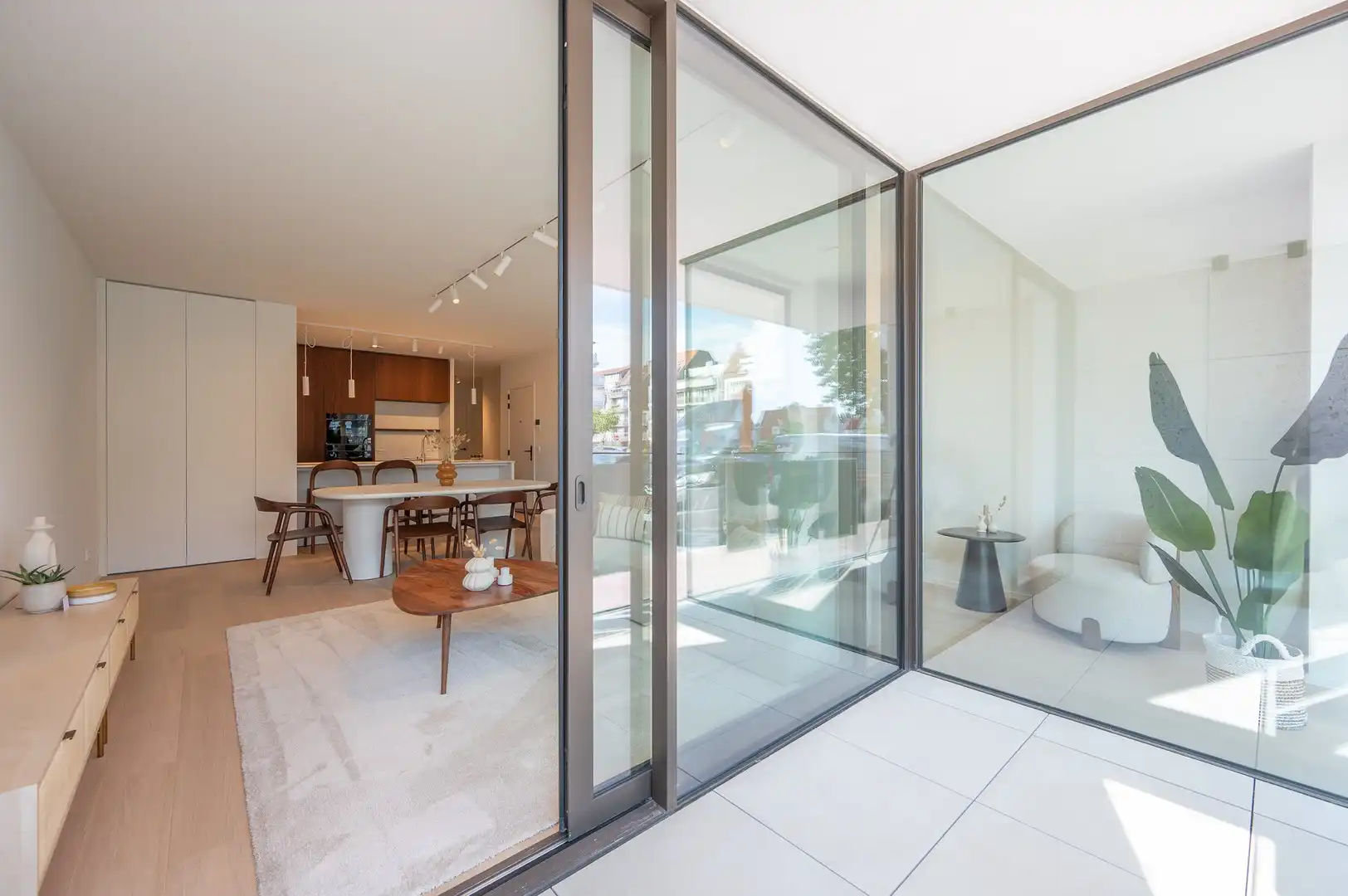 Nieuwbouw appartement op een centrale ligging te Knokke, vlakbij het Zegemeer en op wandelafstand van het strand. foto 2