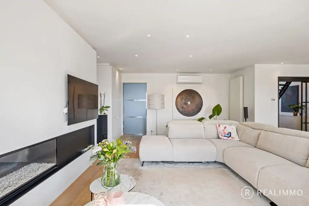 Tijdloze duurzame villa op 1.892m² met zwembad! foto 9