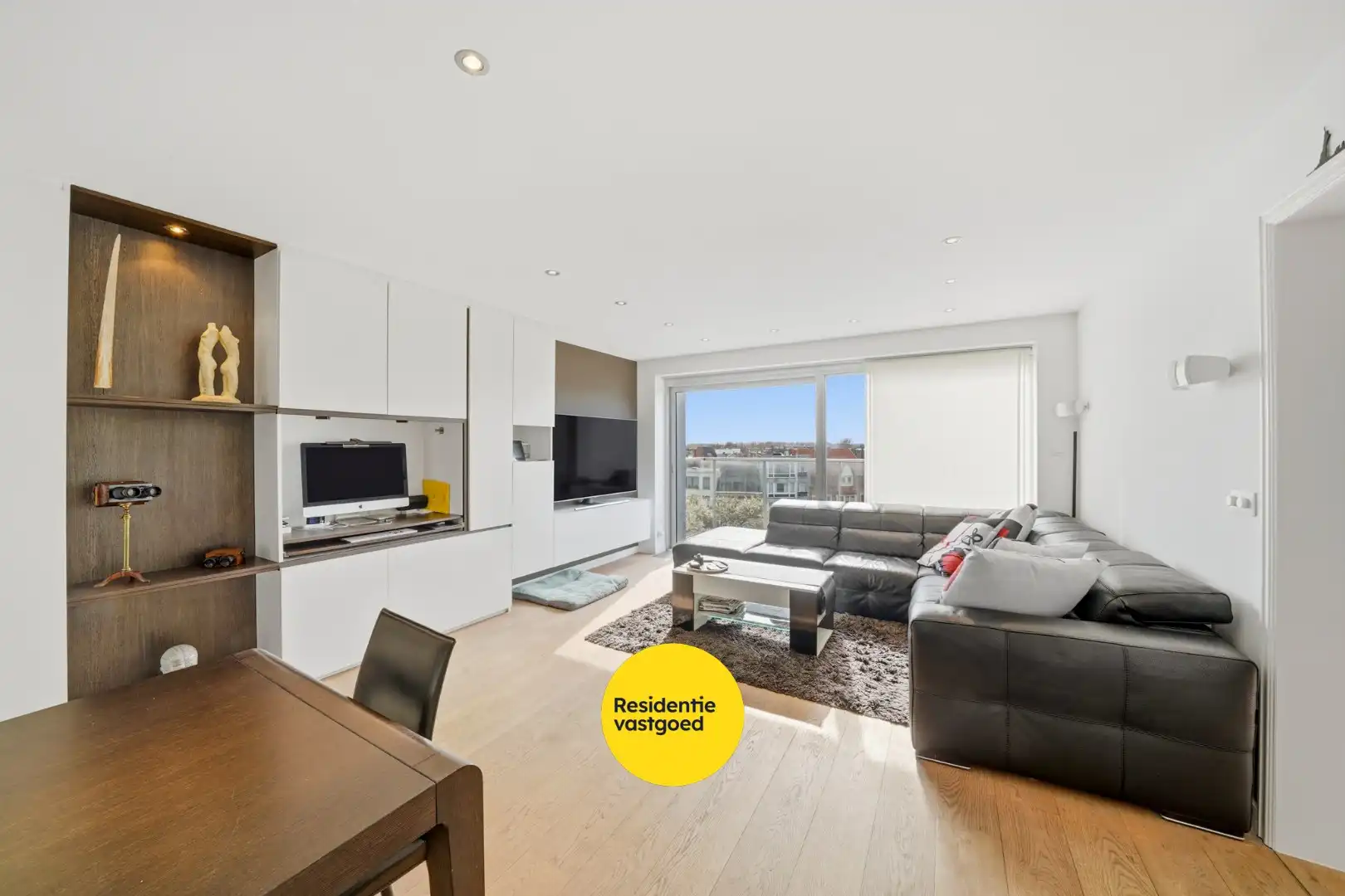 Ruim appartement met 3 slaapkamers, 2 terrassen, garage en staanplaats in Oostende foto 4