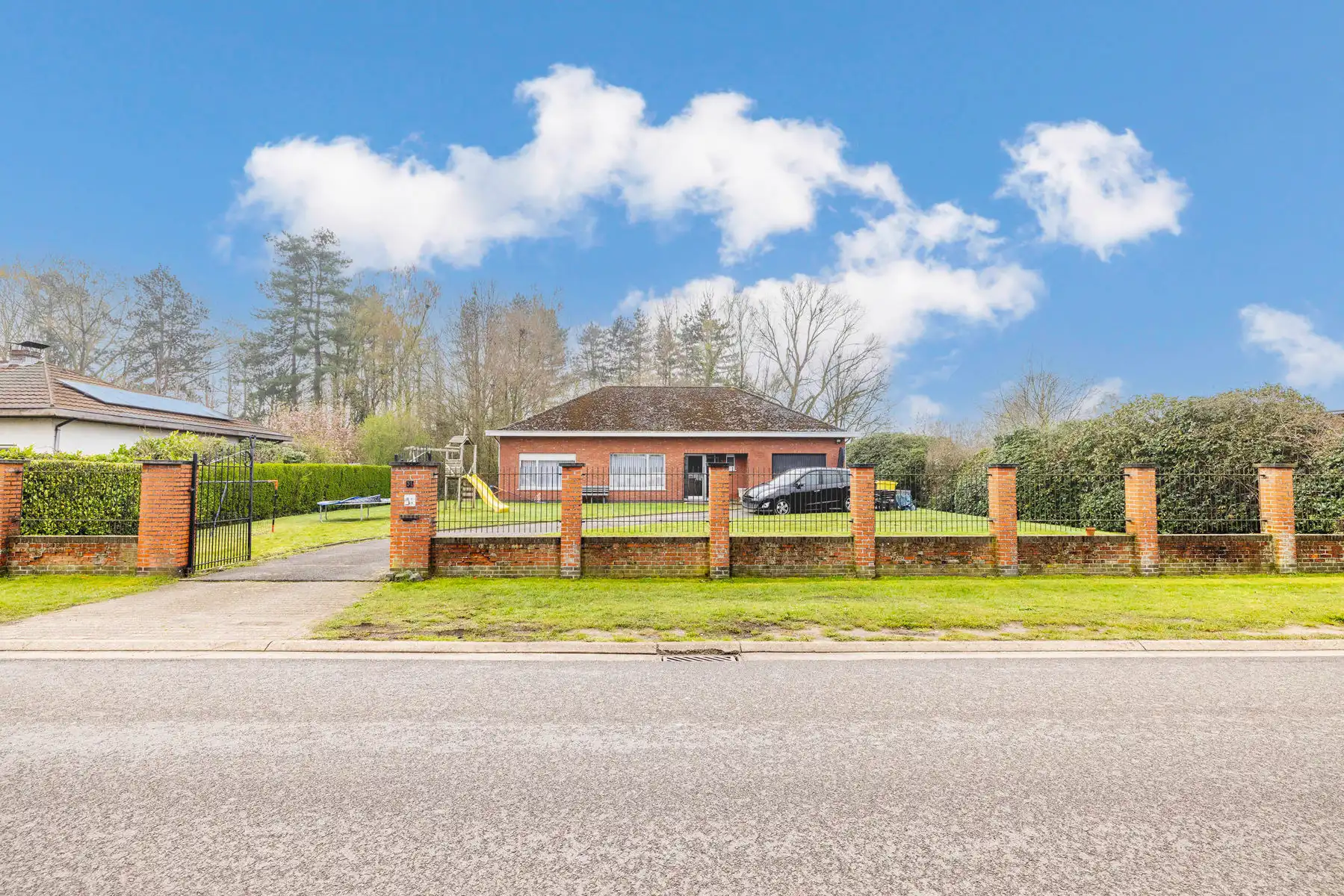 Rustig gelegen te renoveren woning met 2 slp op mooi perceel foto 5