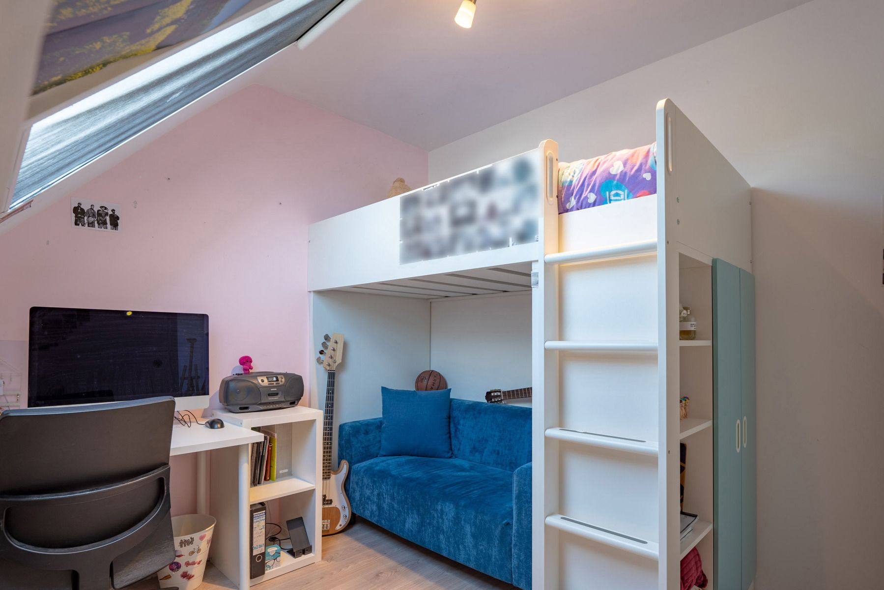 Verzorgde woning met dubbele parkeerplaats nabij Ekeren-Donk! foto 14