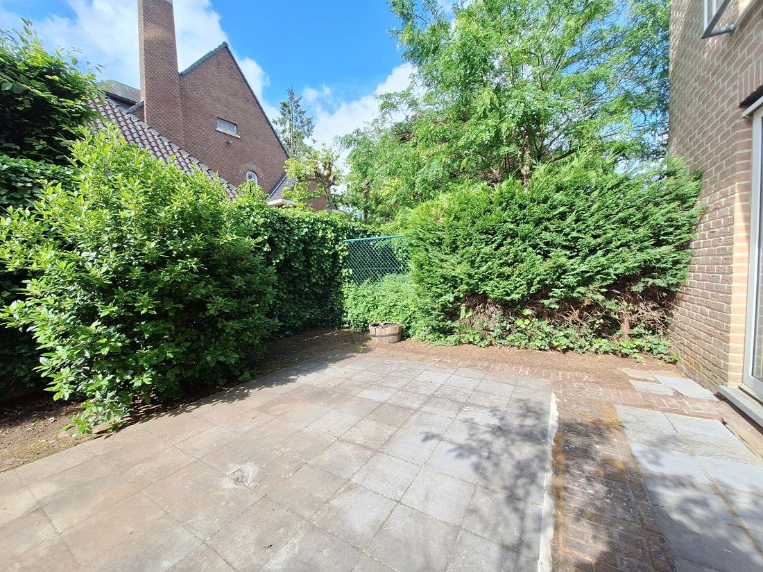 Stijlvol gelijkvloers appartement met terras en autostandplaats foto 17