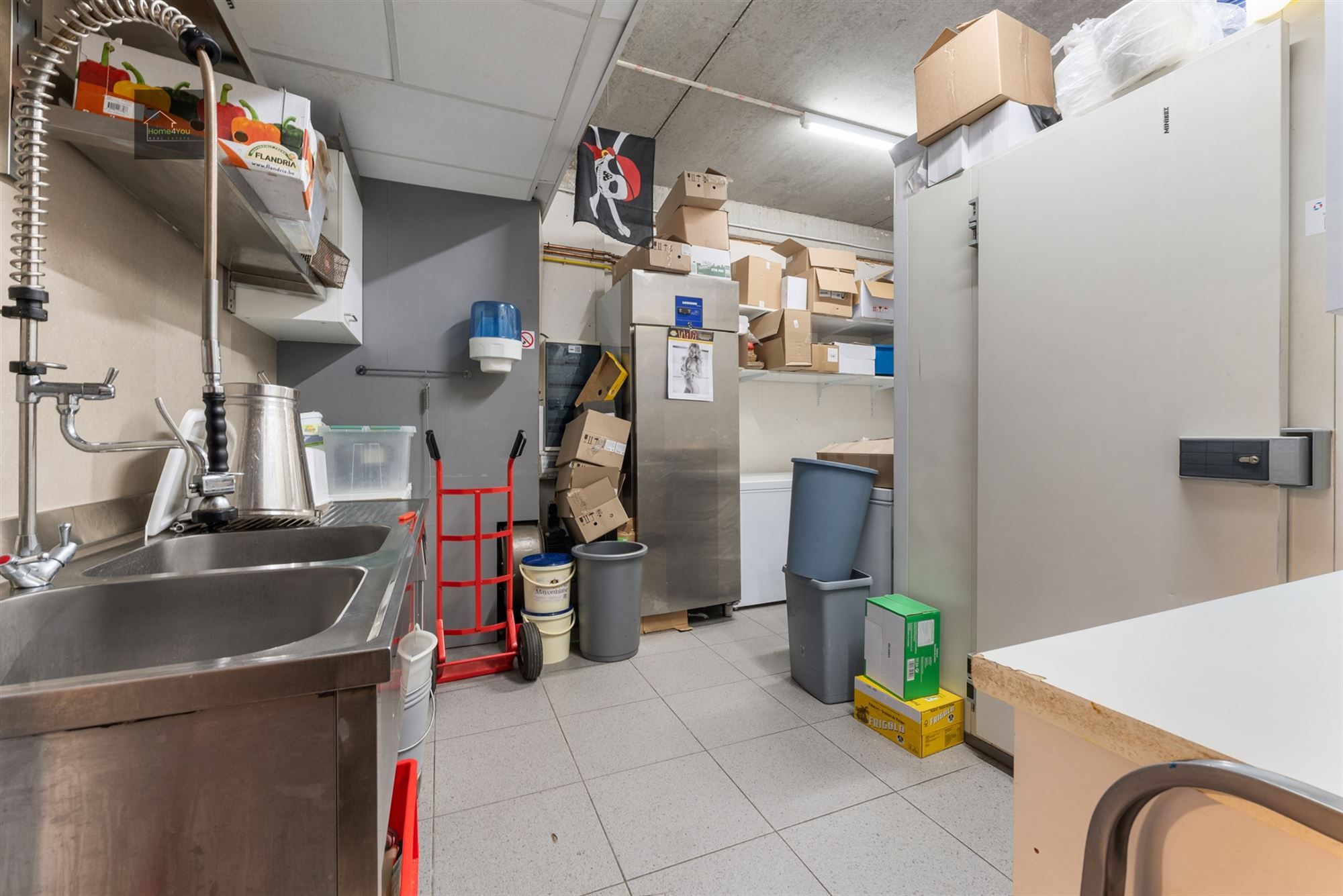 Handelspand op 50m van het strand! foto 14